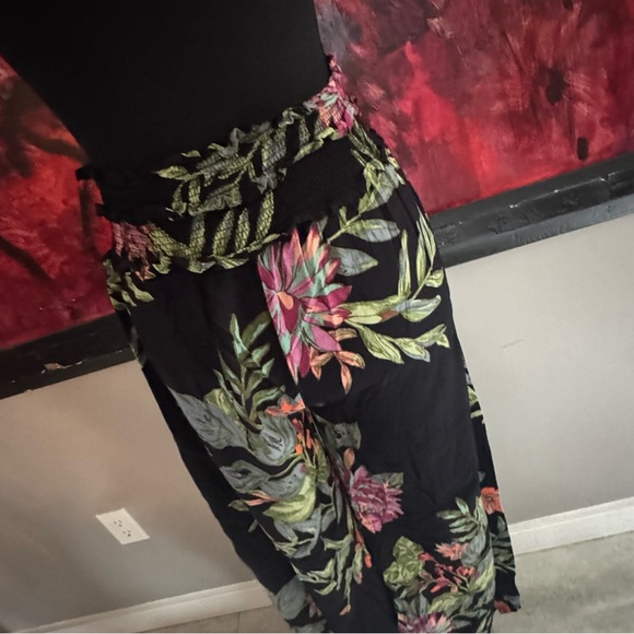 Floral Black Wide-Leg Pants - Picture 9 of 10